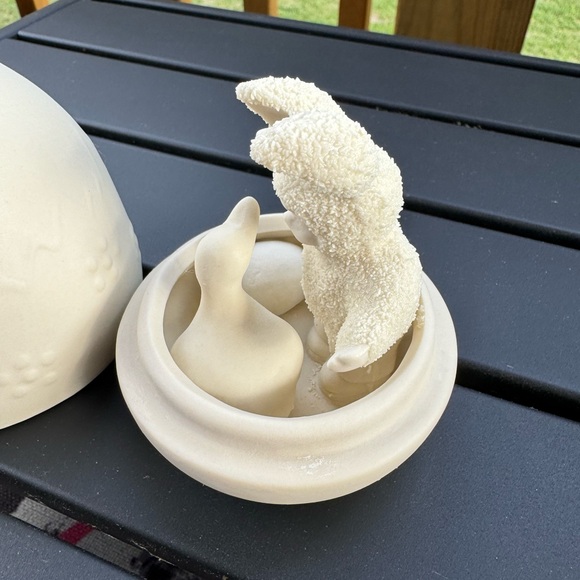 Vintage Porcelain Bisque Egg with bunny - Picture 4 of 7